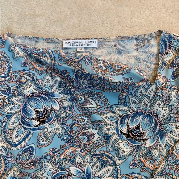 Blue floral print top - Picture 2 of 2